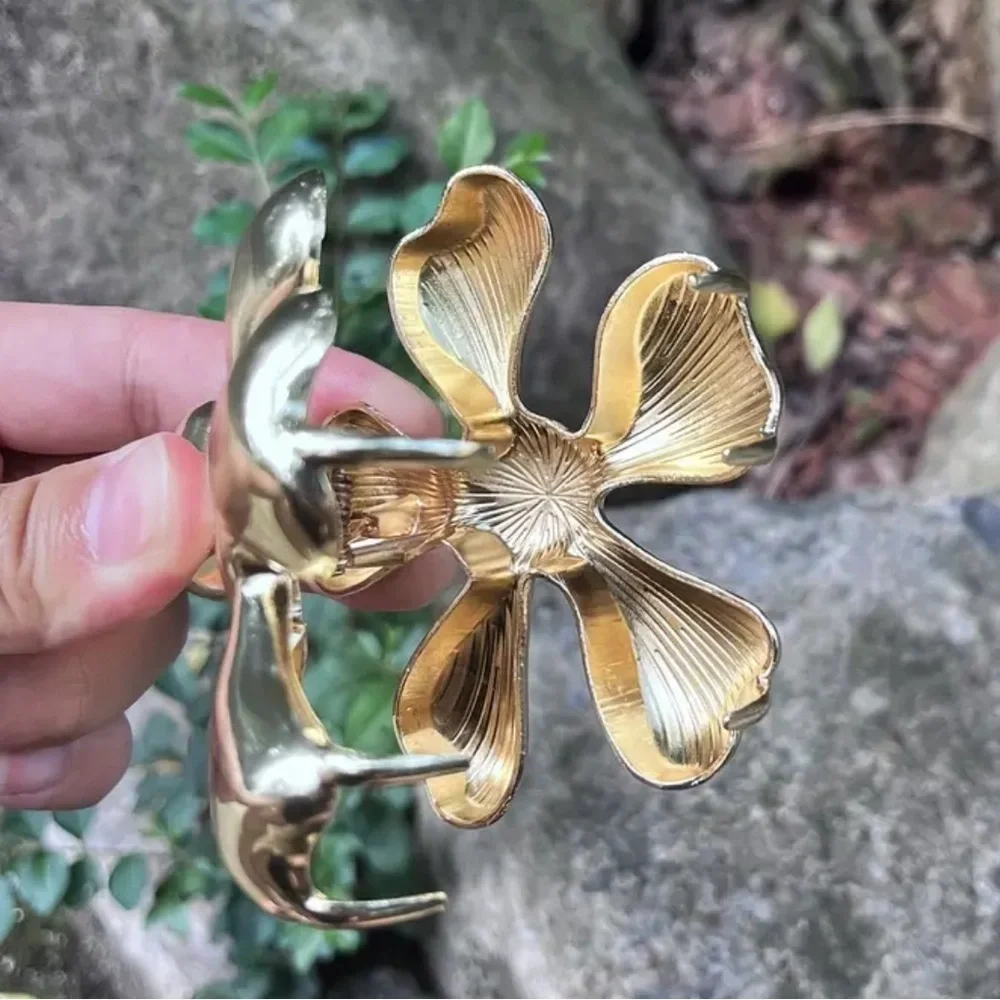 Luxe Large Gold Hair Clip Claw New ✨✨💕💕